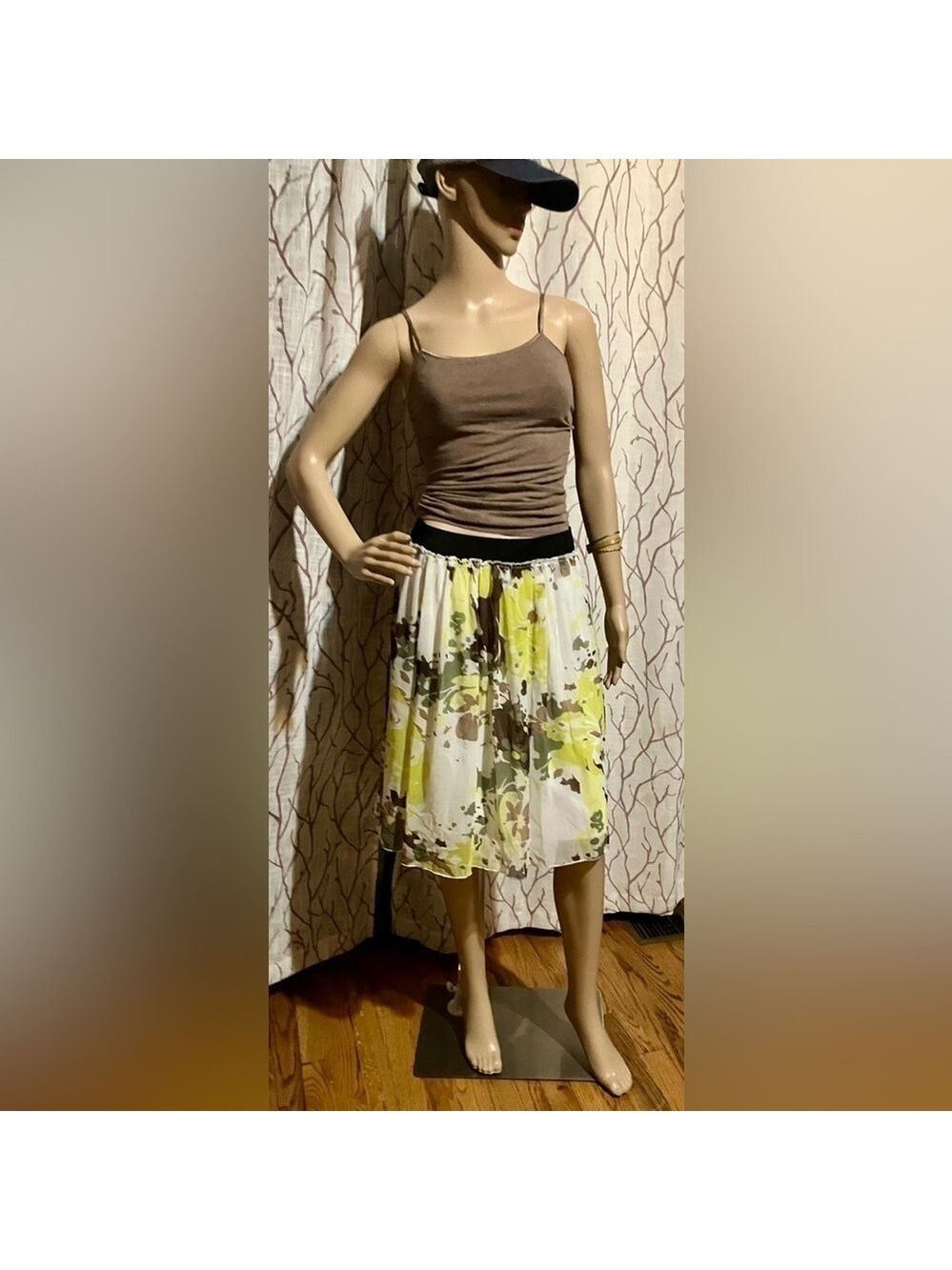 🌼Gorgeous Floral Bella Bird skirt size SM-soft flowy material w/stretch waist - Picture 2 of 6